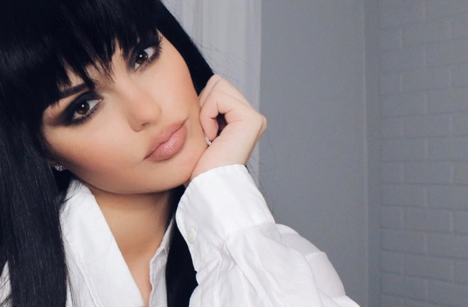 Her-Hands-Myself-Music-Video-L