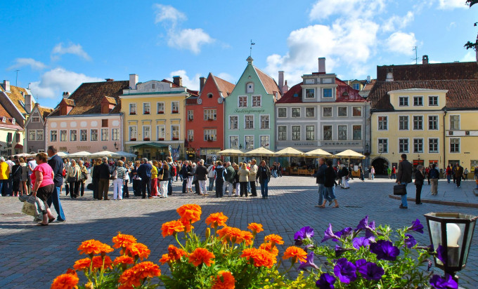tallinn-town-hall-square-eston